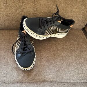 Skechers Women's Wilshire Blvd Lace-Up Sneaker Bellevue Black  Size 9.5